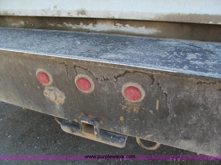 image for item E2037 2006 Ford service truck