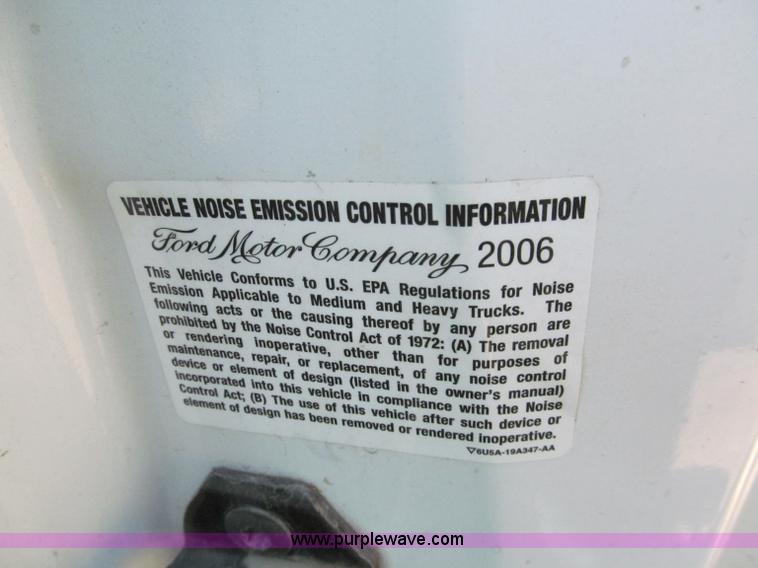 image for item E2037 2006 Ford service truck