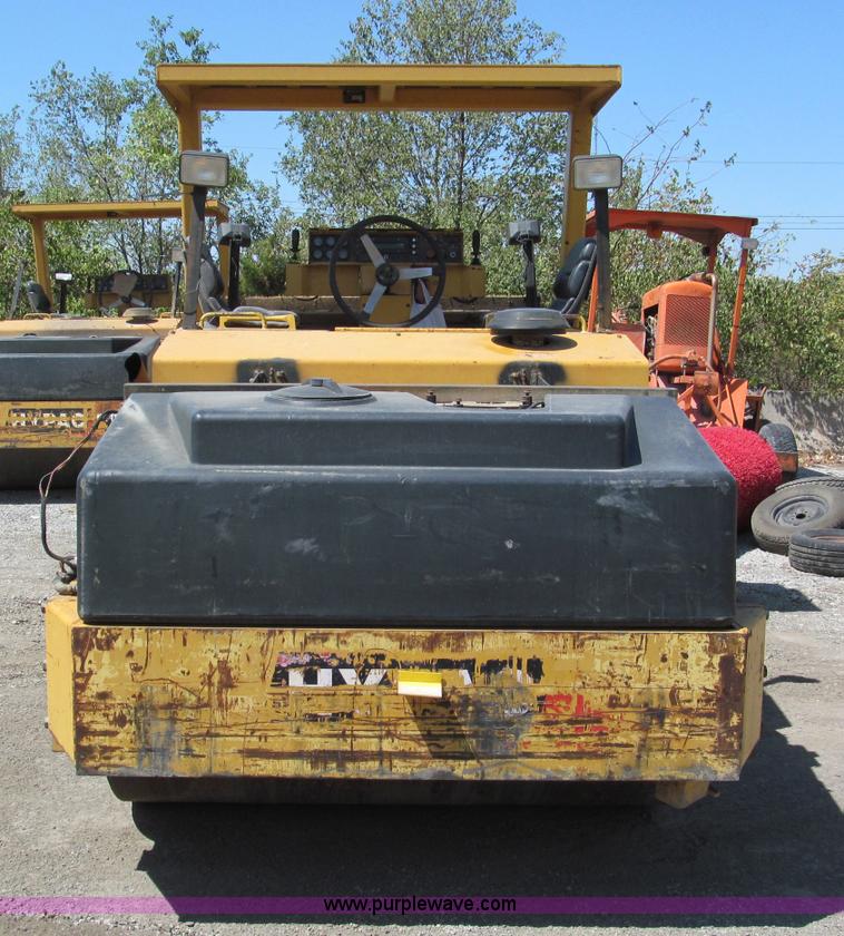 image for item E2046 Hypac C766C articulating vibratory roller