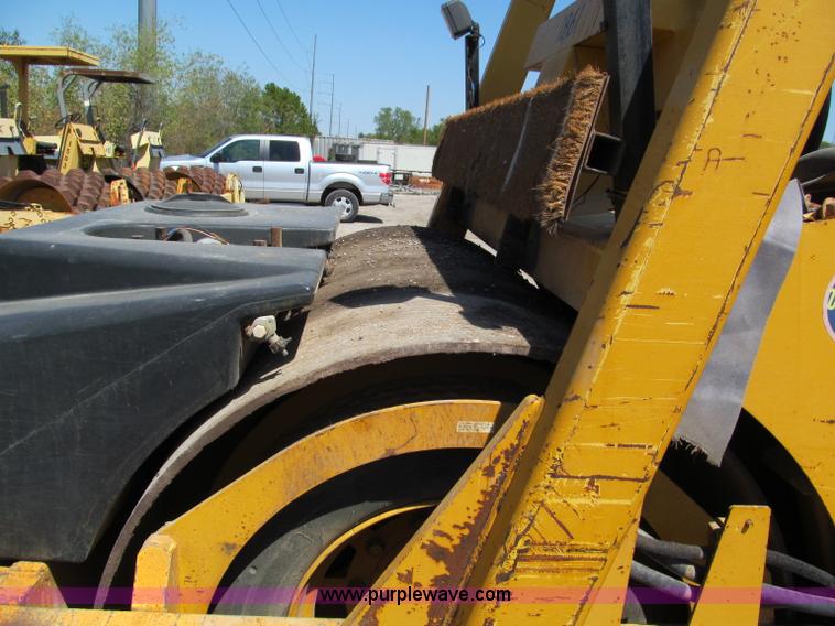 image for item E2046 Hypac C766C articulating vibratory roller