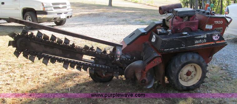 image for item E2067 2002 Ditch Witch 1820H trencher