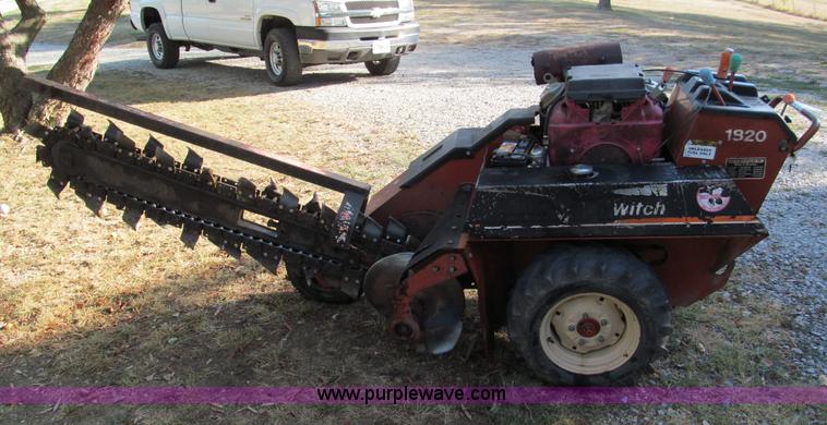 image for item E2067 2002 Ditch Witch 1820H trencher