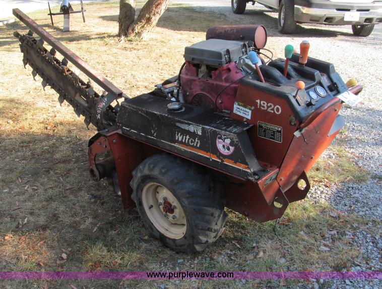 image for item E2067 2002 Ditch Witch 1820H trencher