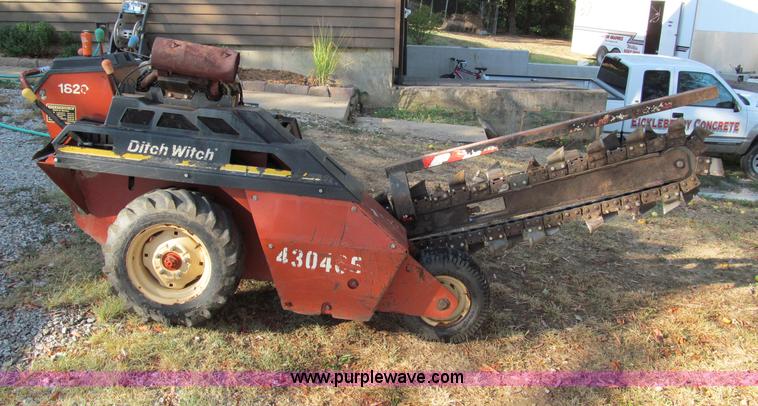 image for item E2067 2002 Ditch Witch 1820H trencher