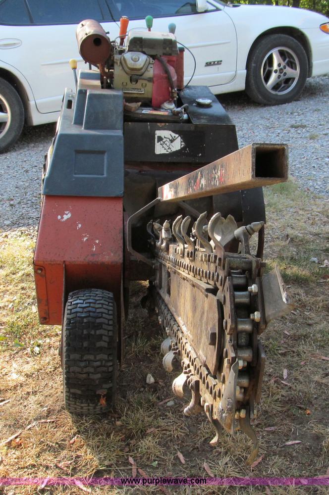 image for item E2067 2002 Ditch Witch 1820H trencher