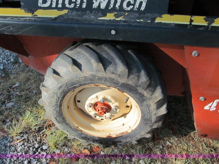 image for item E2067 2002 Ditch Witch 1820H trencher