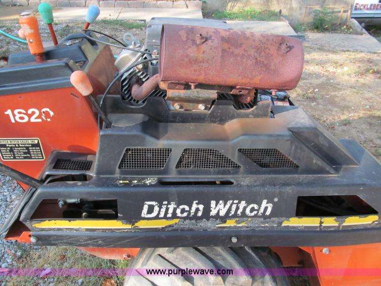 image for item E2067 2002 Ditch Witch 1820H trencher