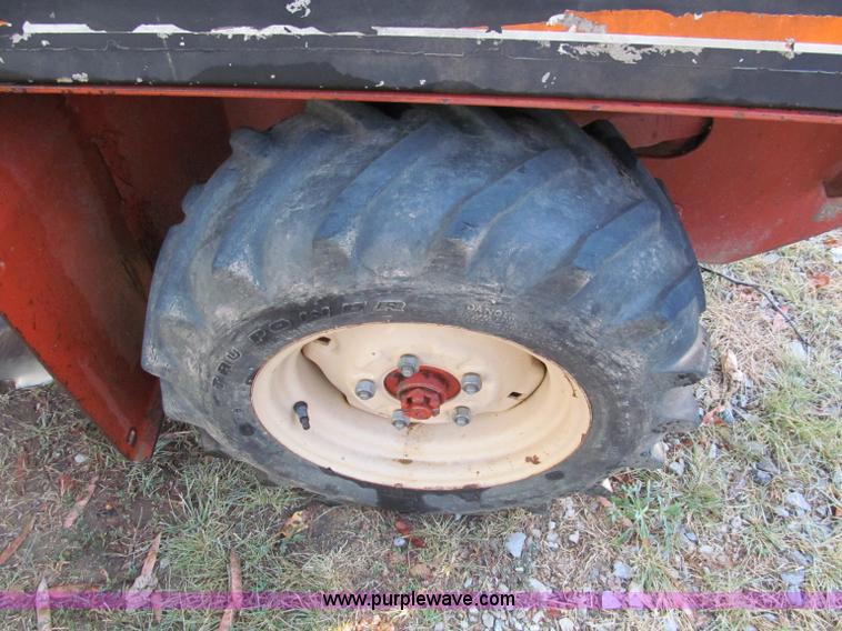 image for item E2067 2002 Ditch Witch 1820H trencher