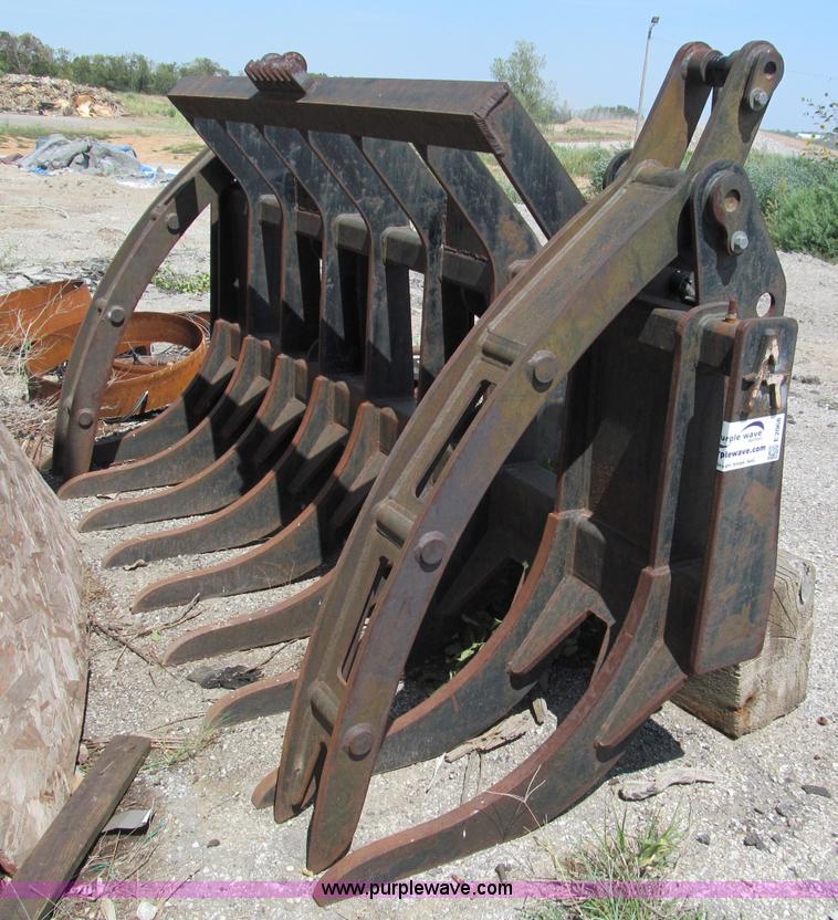 image for item E2068 Caterpillar 950 grapple bucket