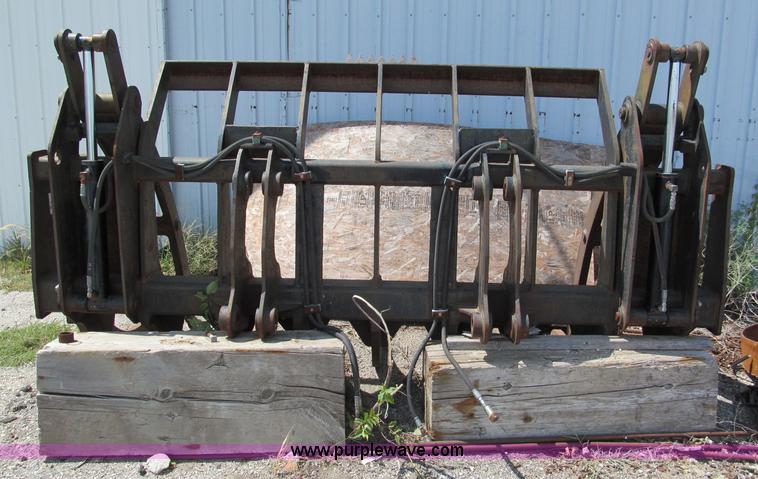 image for item E2068 Caterpillar 950 grapple bucket