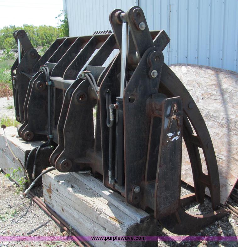 image for item E2068 Caterpillar 950 grapple bucket