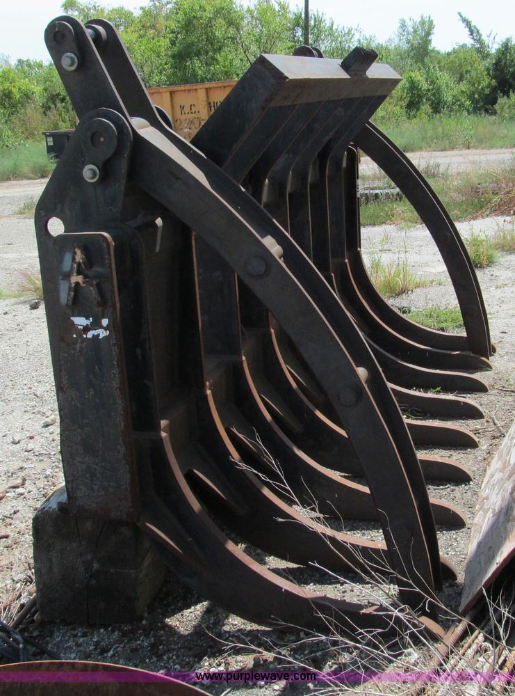 image for item E2068 Caterpillar 950 grapple bucket