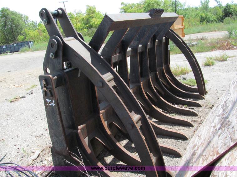 image for item E2068 Caterpillar 950 grapple bucket