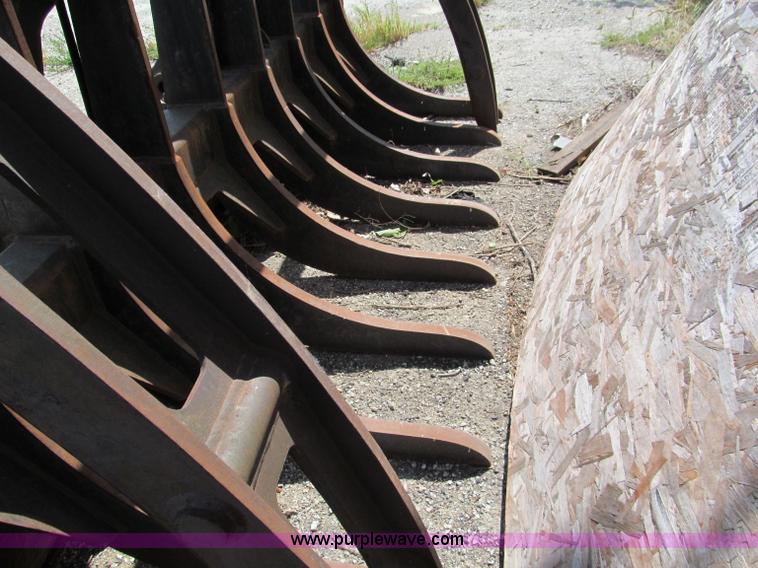 image for item E2068 Caterpillar 950 grapple bucket