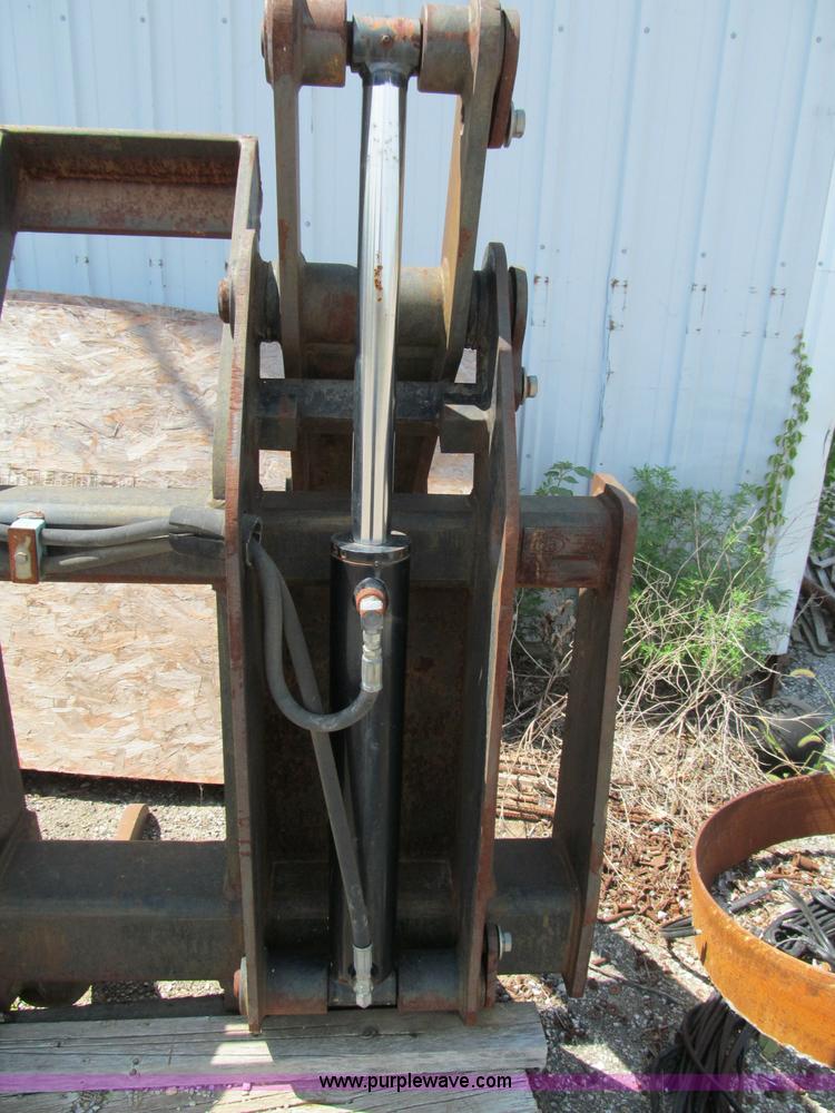 image for item E2068 Caterpillar 950 grapple bucket