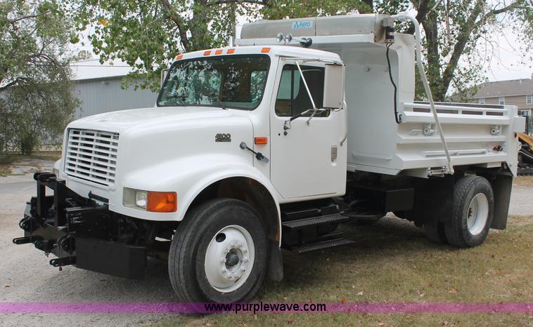 2000 International 4900 Dump Truck In Harrisonville Mo Item E2069 Sold Purple Wave