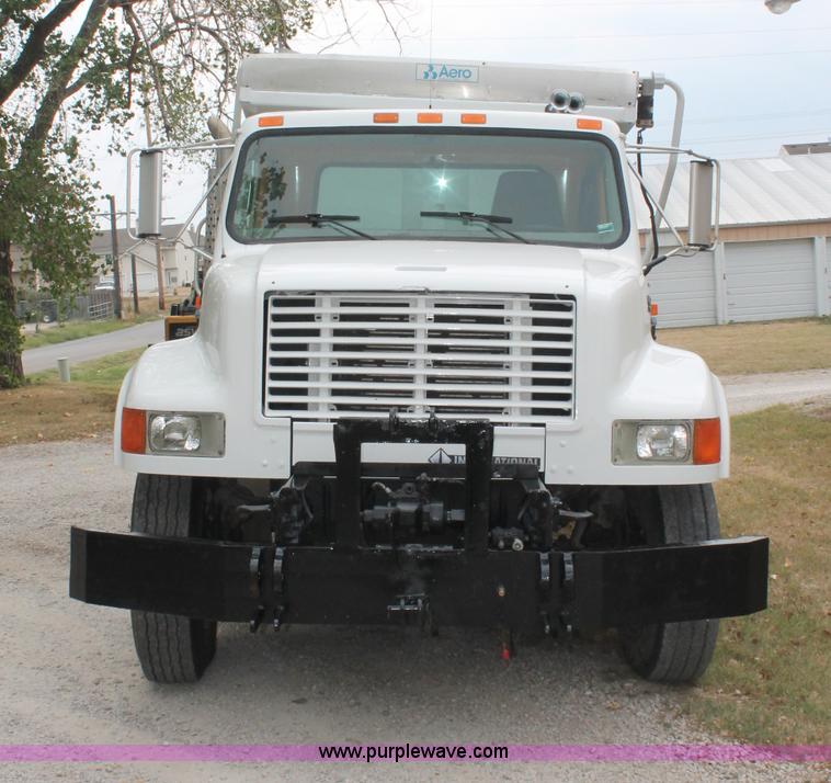 image for item E2069 2000 International 4900 dump truck