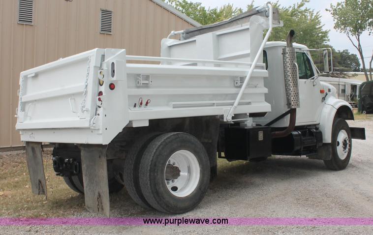 image for item E2069 2000 International 4900 dump truck