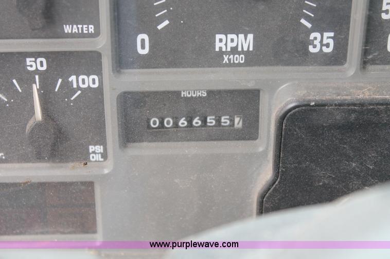 image for item E2069 2000 International 4900 dump truck