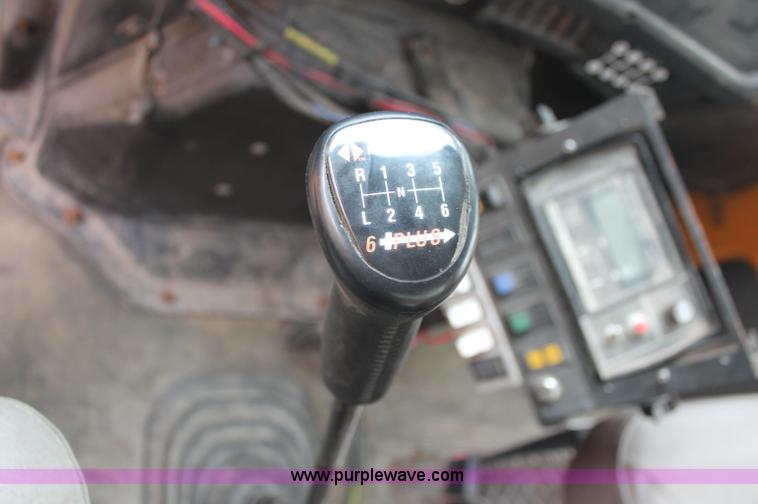 image for item E2069 2000 International 4900 dump truck