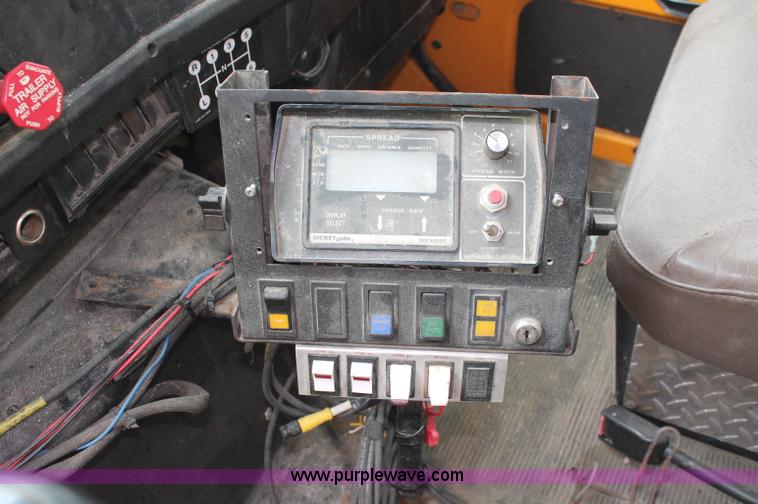 image for item E2069 2000 International 4900 dump truck