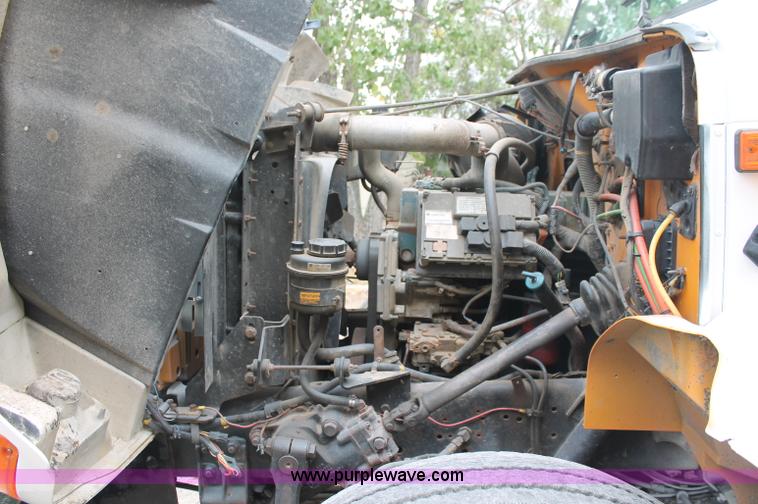 image for item E2069 2000 International 4900 dump truck