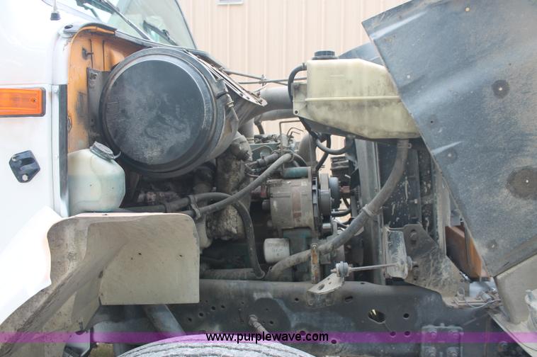 image for item E2069 2000 International 4900 dump truck