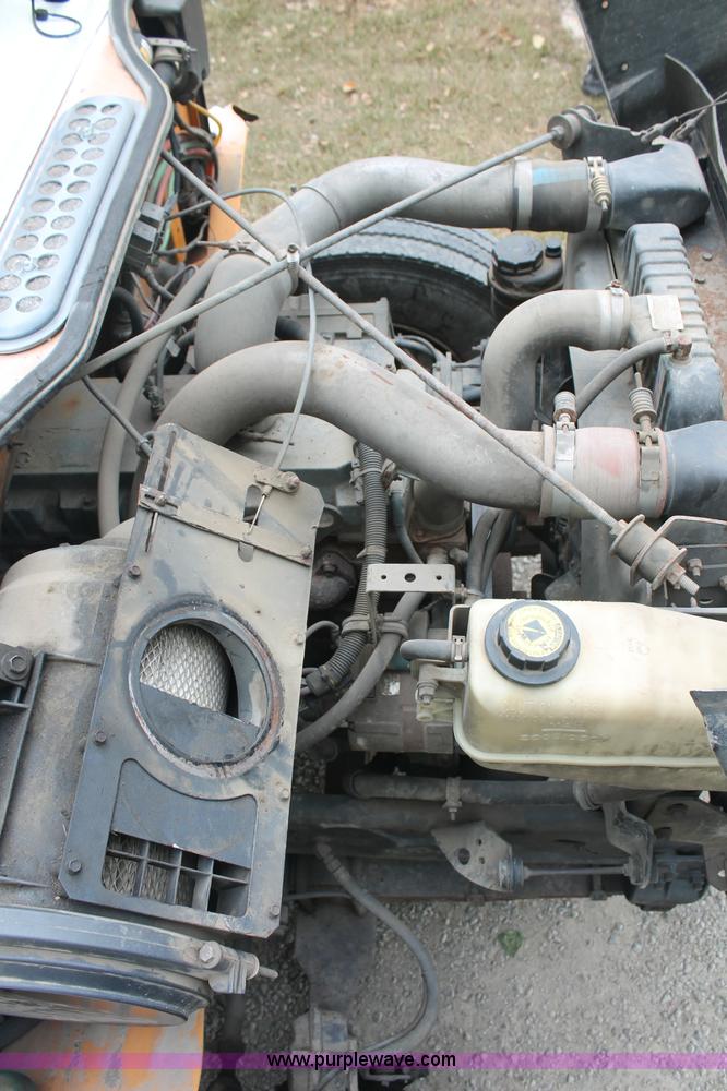 image for item E2069 2000 International 4900 dump truck