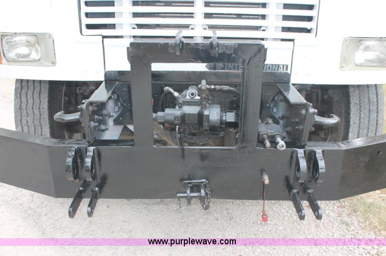 image for item E2069 2000 International 4900 dump truck