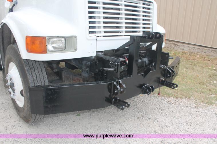image for item E2069 2000 International 4900 dump truck