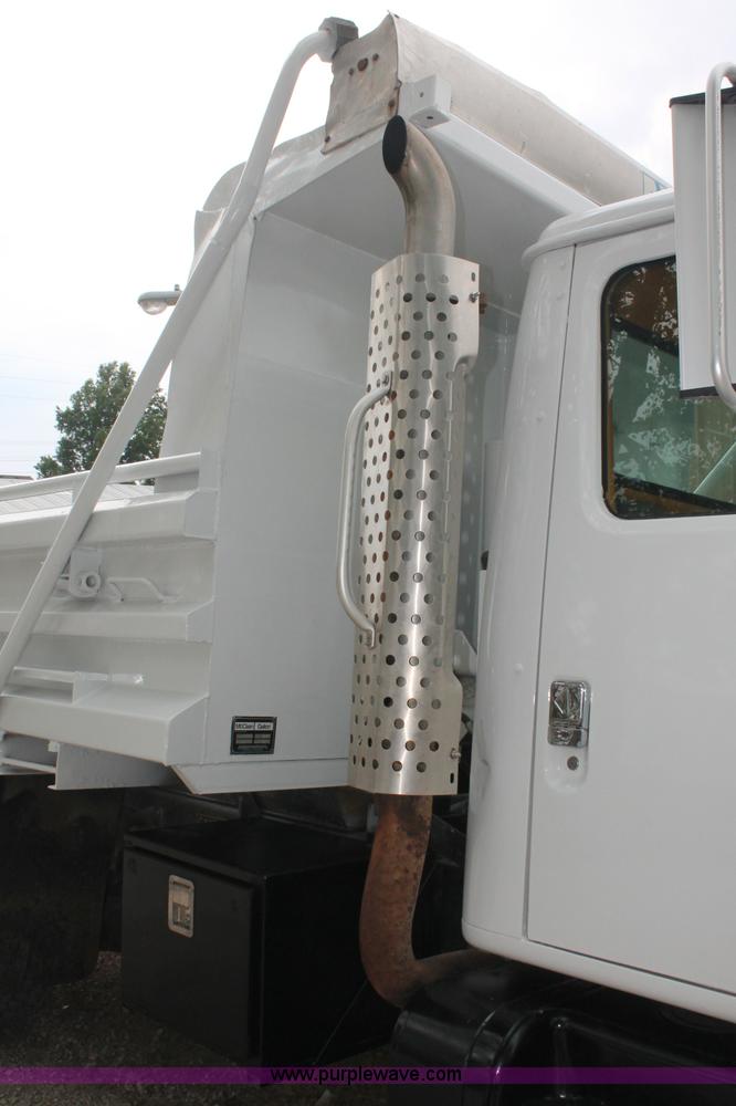 image for item E2069 2000 International 4900 dump truck