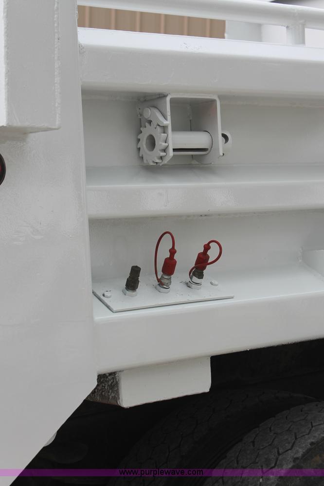 image for item E2069 2000 International 4900 dump truck