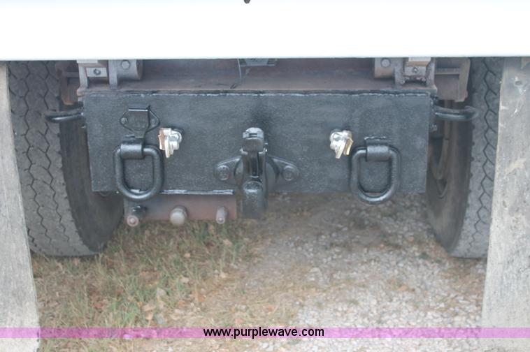 image for item E2069 2000 International 4900 dump truck