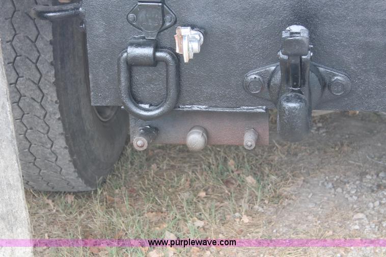 image for item E2069 2000 International 4900 dump truck