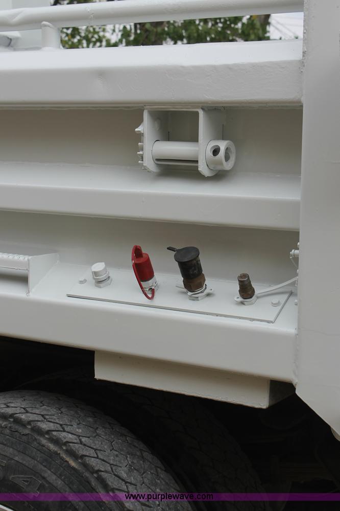 image for item E2069 2000 International 4900 dump truck