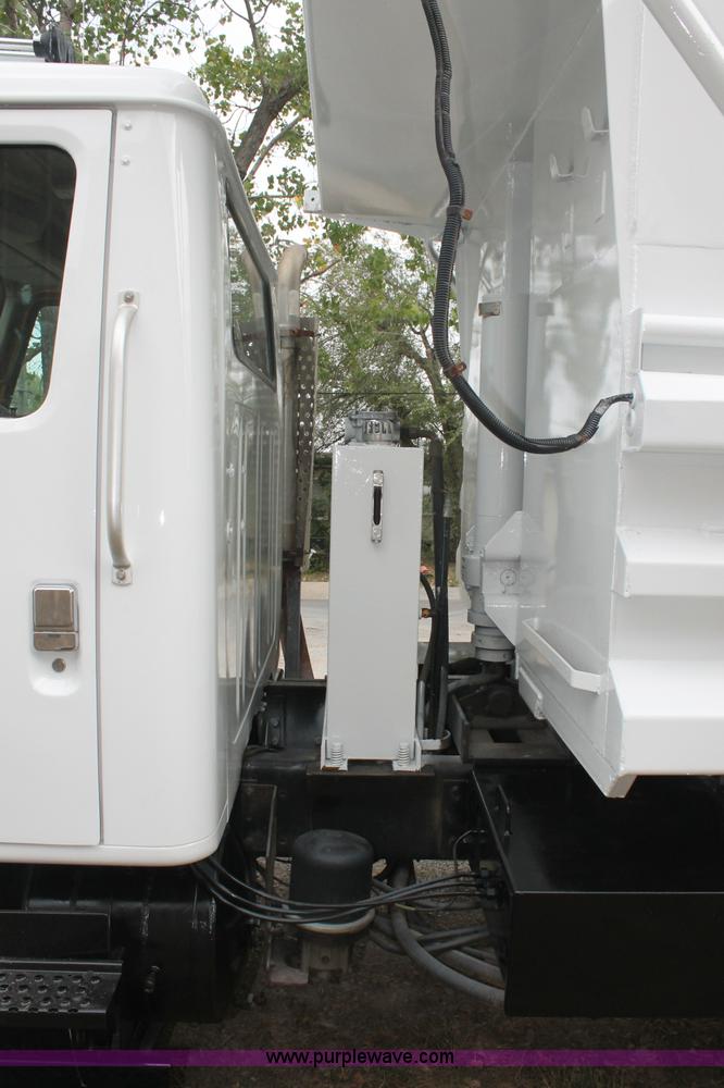 image for item E2069 2000 International 4900 dump truck