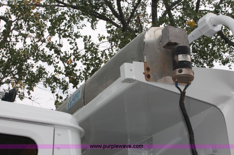 image for item E2069 2000 International 4900 dump truck