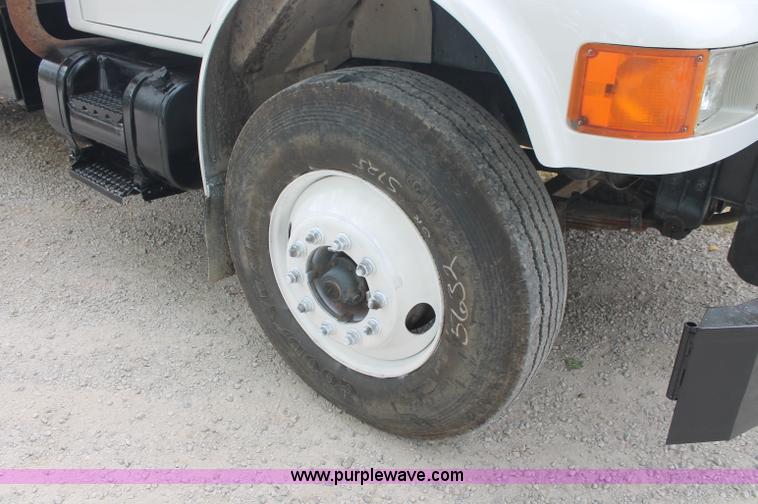 image for item E2069 2000 International 4900 dump truck