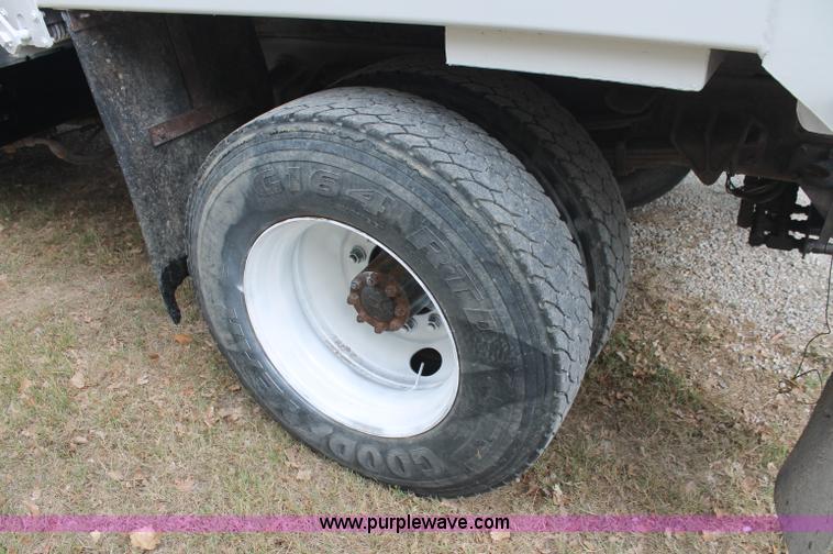 image for item E2069 2000 International 4900 dump truck