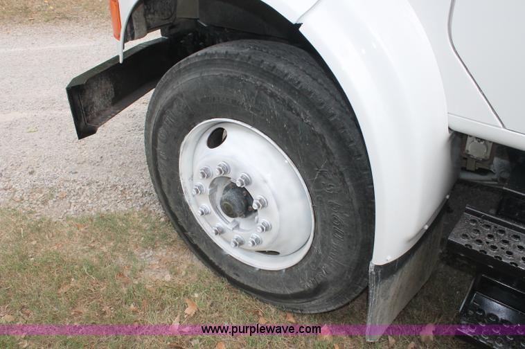 image for item E2069 2000 International 4900 dump truck