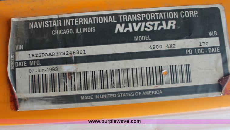 image for item E2069 2000 International 4900 dump truck