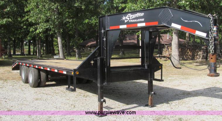 image for item F4546 2010 Starlite 25' gooseneck trailer