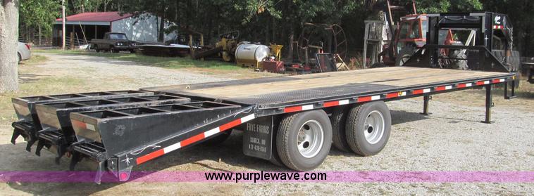 image for item F4546 2010 Starlite 25' gooseneck trailer