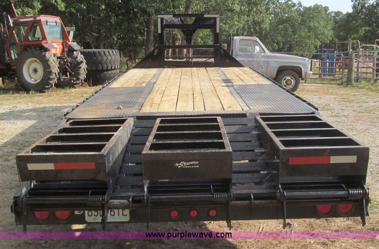 image for item F4546 2010 Starlite 25' gooseneck trailer