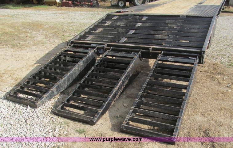 image for item F4546 2010 Starlite 25' gooseneck trailer