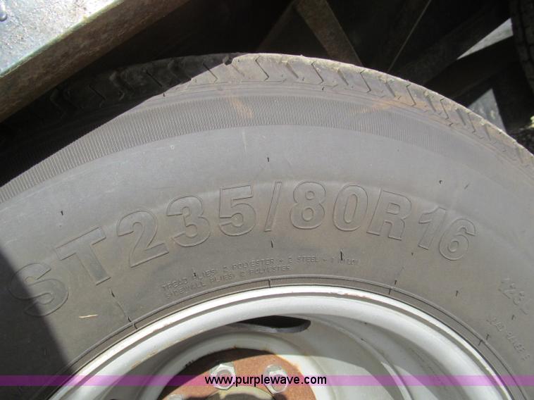 image for item F4546 2010 Starlite 25' gooseneck trailer