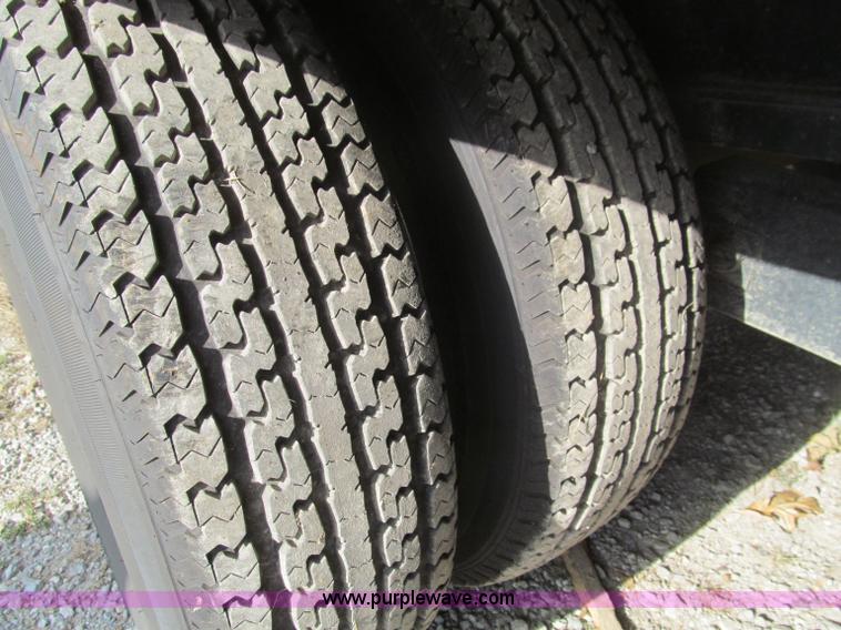 image for item F4546 2010 Starlite 25' gooseneck trailer