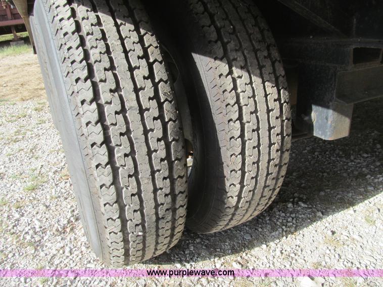 image for item F4546 2010 Starlite 25' gooseneck trailer