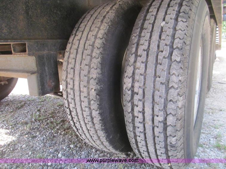 image for item F4546 2010 Starlite 25' gooseneck trailer