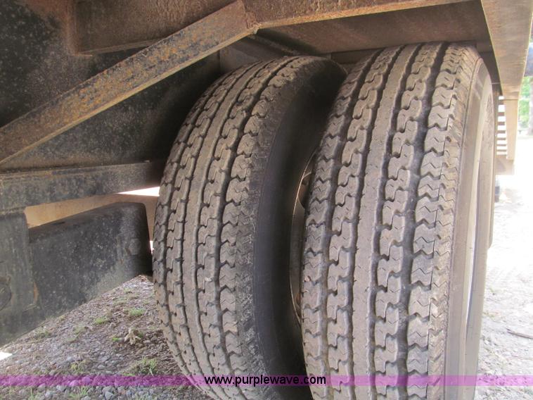 image for item F4546 2010 Starlite 25' gooseneck trailer